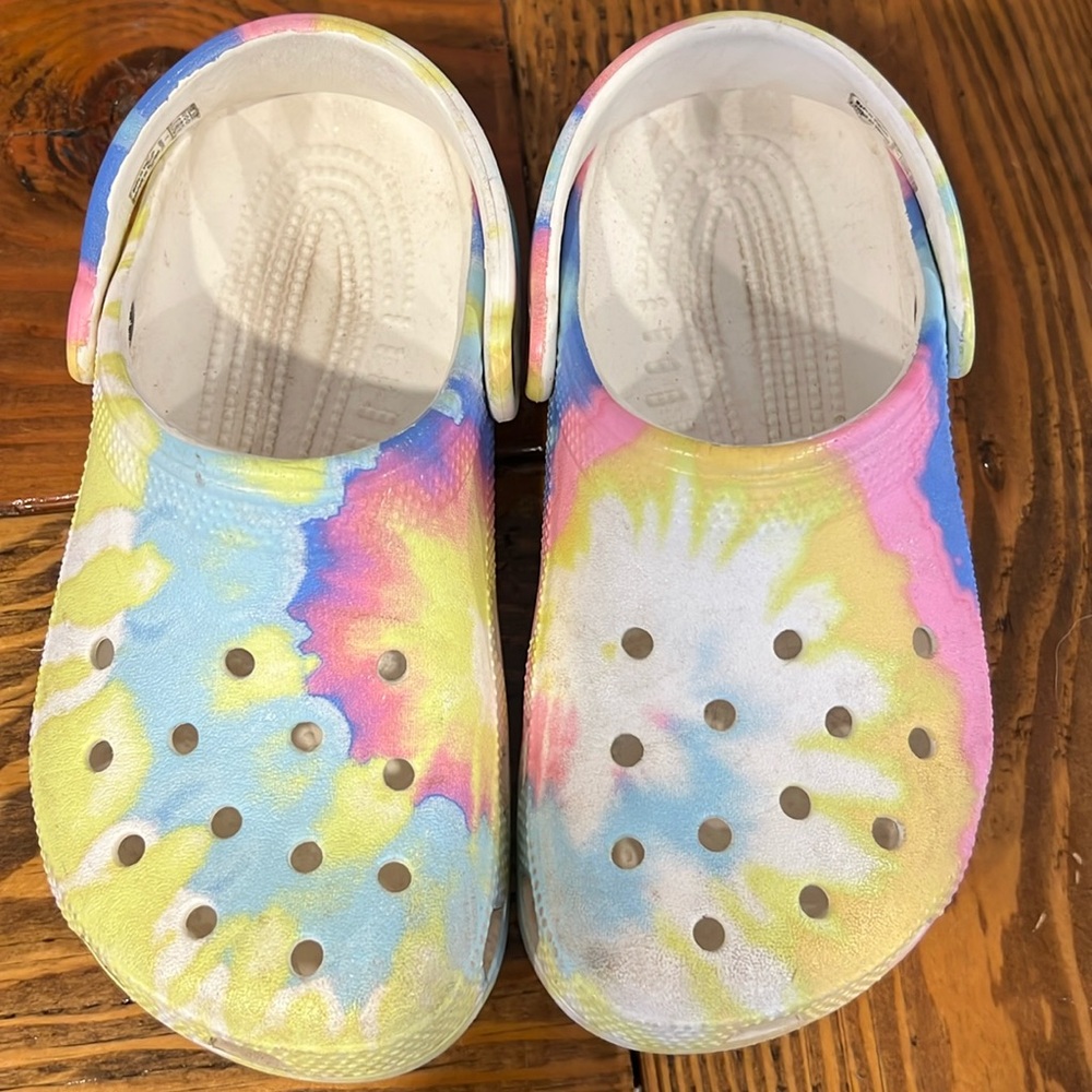 Girls crocs